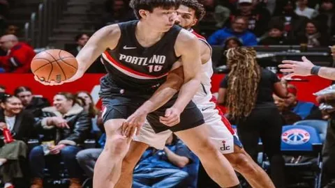 “皇马球员遭重罚？安东尼铲球动作遭红牌，类似动作铲姆巴佩仅获黄牌”