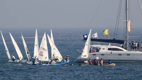 “36岁传奇射手久巴加冕俄队史射手王，国歌响起泪洒赛场显真情”